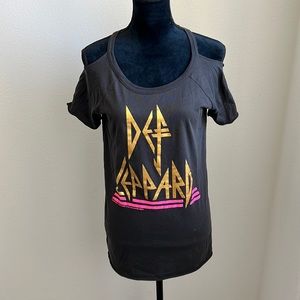 Chaser “Def Leopard Tee” 💛